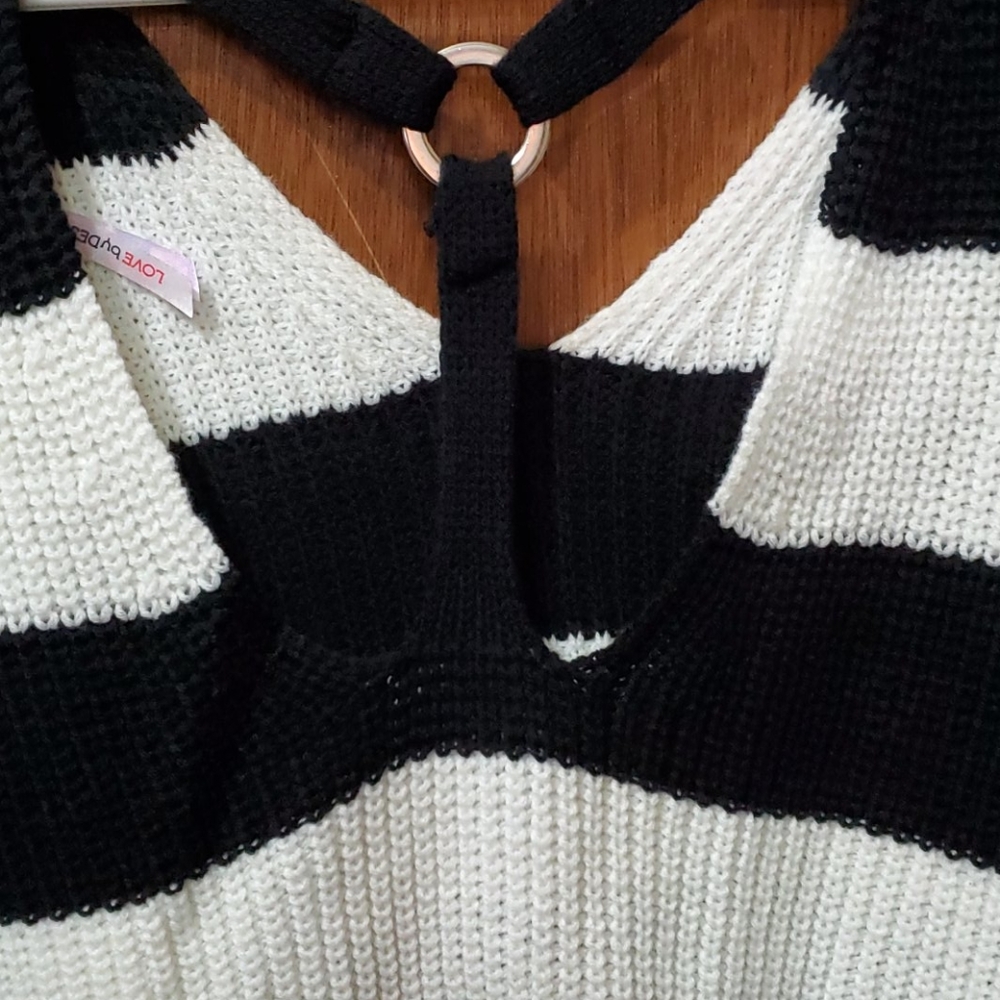 Sweater - Picture 4 of 4
